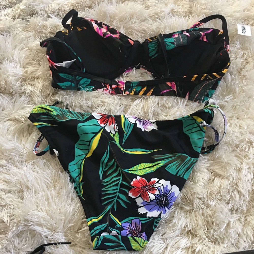 NWT - medium 2 piece bikini (old navy) - Picture 2 of 3